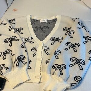 Chic White Cardigan with Black Bow Design